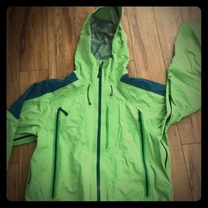 Rain jacket / shell